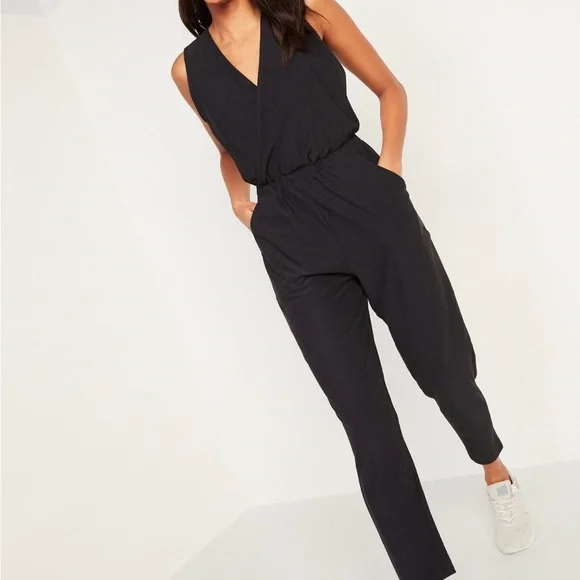 BREATH ON - Sleeveless Black Jumpsuit
Old Navy Active
Size M - Picture 3 of 8